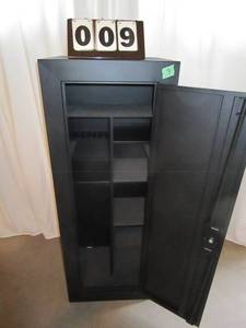 lot 9 image: Fortress 18-24 Gun Cabinet