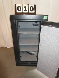 lot 10 image: Fortress Executive Safe