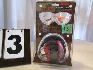 lot 43 image: Mossy Oak Prentiss Shooters Protection