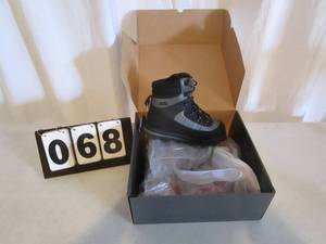 lot 68 image: Allen Sweetwater Felt Sole Wadding Boot - size 8