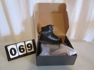 lot 69 image: Allen Sweetwater Felt Sole Wadding Boot - size 9