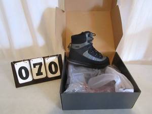 lot 70 image: Allen Sweetwater Felt Sole Wadding Boot - size 10