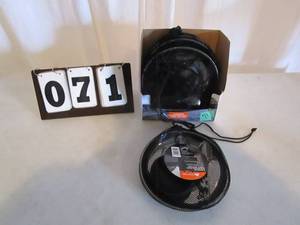 lot 71 image: Stainless Steel Table Setting
