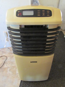 lot 19 image: Portable Air Conditioner