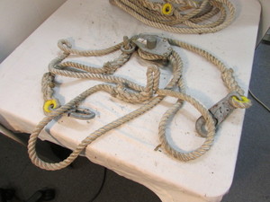 lot 23 image: Locking Rope Block with Extra Rope