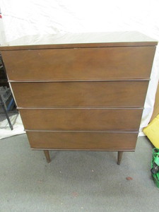 lot 26 image: Vintage Dresser