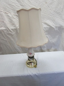 lot 30 image: Decorative Ceramic Lamp