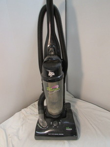 lot 78 image: Dirt Devil Bagless Vacuum