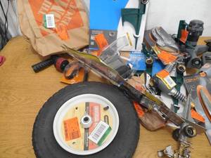 lot 7 image: Assorted box lot of goodies