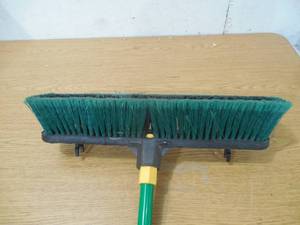 lot 48 image: Quickie Bulldozer 18 in. IndoorOutdoor Push Broom
