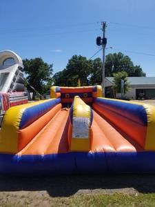 lot 3 image: Inflatable Bungee Run