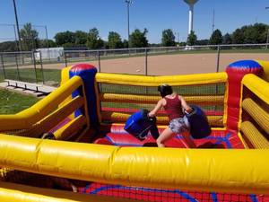 lot 4 image: Inflatable Boxing Ring