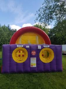 lot 14 image: Inflatable Wacky Millennium Obstacle