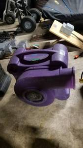 lot 31 image: 2 hp Blower