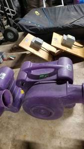 lot 32 image: 2 hp Blower