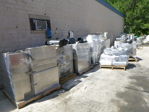lot 2 image: 7 Pallets of Fetco Coffee Brewing Machines and Coffee Pots