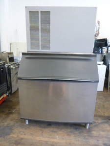lot 5 image: Scotsman Ice Machine with Bin