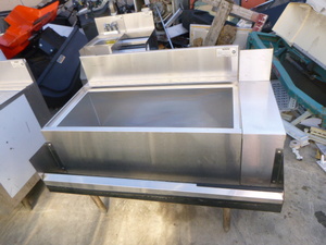 lot 9 image: Krown Ice Bin