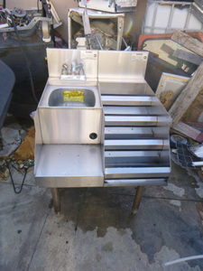 lot 13 image: Krown BlenderLiquor Dump Sink and Liquor Display