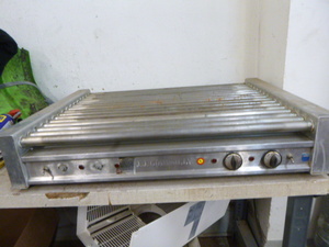 lot 19 image: JJ Connoly Hot Dog Roller Grill