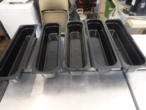 lot 39 image: 5 Salad Bar Pans
