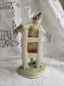 lot 75 image: Lenox Wizard of Oz Scarecrow Figurine