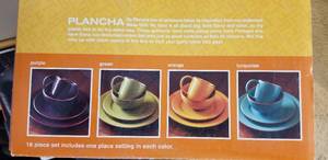 lot 50 image: Bobby Flay 16 Piece Terra Cotta Dinnerware St NIB