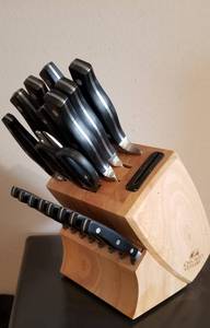 lot 52 image: Chicago Cutlery Knife Set and Block