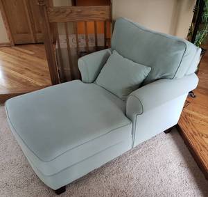 lot 3 image: Pale Robins Egg Blue Rolled Arm Chaise Lounge