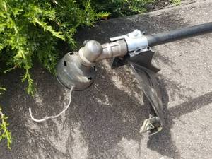 lot 143 image: Ryobi 4 Cycle Crank Straight Shaft String Trimmer S430