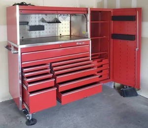 lot 1 image: Huge Snap-On Master Workstation Tool Chest Locker