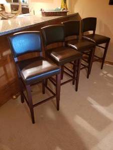 lot 23 image: Brown Leather Counter Bar Stools