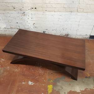 lot 26 image: Beautiful Mahogany Half Moon Base Coffee Table