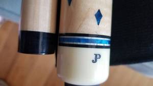 lot 130 image: Pool Cues and Carrying Case  TNT and