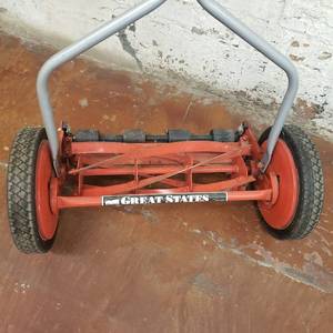 lot 147 image: Great States Manual Lawn Mower