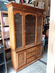 Broyhill 2-Piece Lighted Hutch 50x15x76