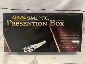 lot 32 image: Cabelas Pistol Display Presentation Case