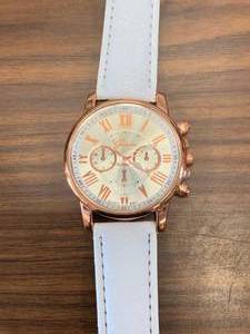 lot 35 image: Ladies White Watch