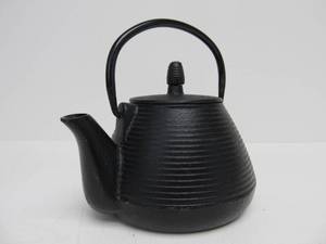 lot 40 image: Vintage Cast Iron Beehive Teapot