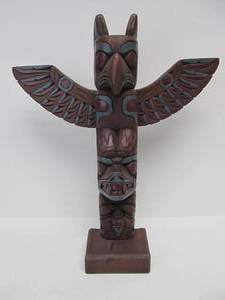 lot 43 image: Signed Vintage KIANA of ALASKA Carved Wood Totem