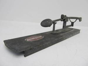 lot 48 image: Vintage 1930s RELIABLE Egg Scale