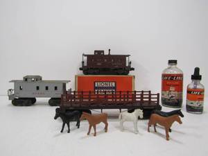 lot 13 image: Vintage Lionel Train Items etc