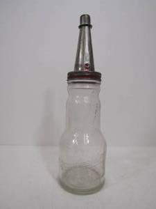 lot 19 image: Old Vintage MARQUETTE Service Station Motor Oil Bottle wSpout