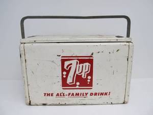 lot 72 image: Vintage 1950s 7UP Embossed Metal Soda Advertising Cooler