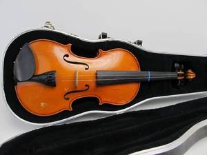 lot 73 image: Vintage STENTOR Conservatoire Violin wHard Case