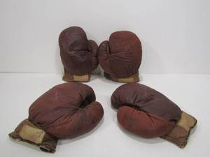 lot 117 image: 2 Sets of Old Vintage Everlast JACK DEMPSEY Boxing Gloves
