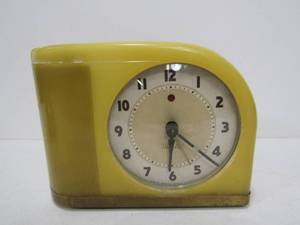 lot 126 image: 3 Old Vintage 1930s Era Alarm Clocks