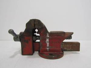 lot 127 image: Vintage 3.5 Bench Vise