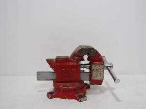 lot 128 image: Vintage 3.5 Swivel Bench Vise