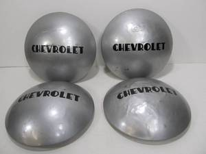 lot 155 image: Matching Set of 4 Vintage 1950s CHEVROLET Hubcaps